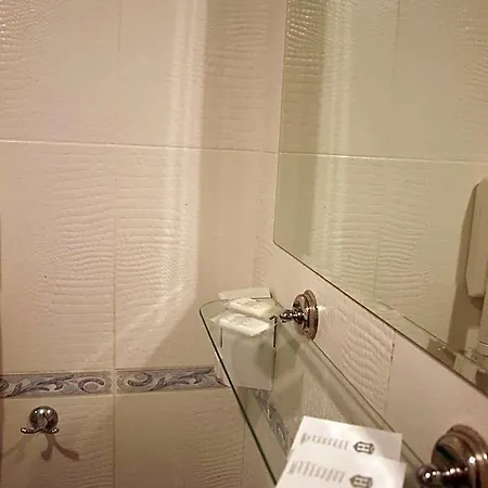 Paralax Hotel 2*