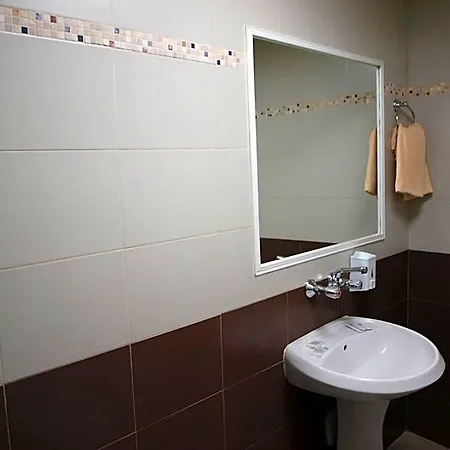 Paralax Hotel 2*