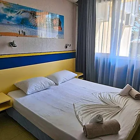Hotel Paralax 2*